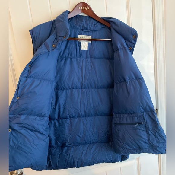 L.L. Bean Bright Navy Blue Button Up Foldable Storage Puffer Vest Sz XL in GUC - Picture 5 of 8